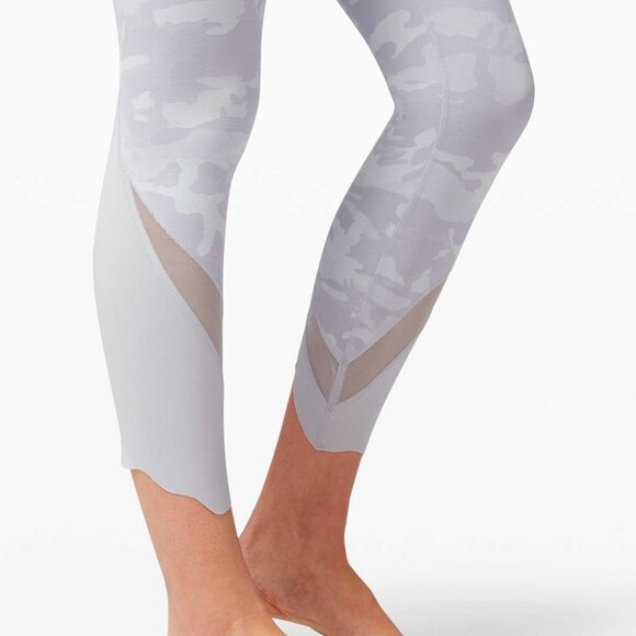 Lululemon Wunder Under Crop High-Rise *Roll Down Scallop Full-On Luxtreme 23" 4 - Picture 3 of 4